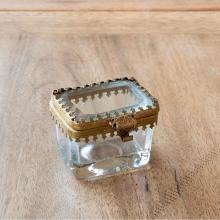 Park Hill EAV80733 - Antique Brass And Glass Pill Box
